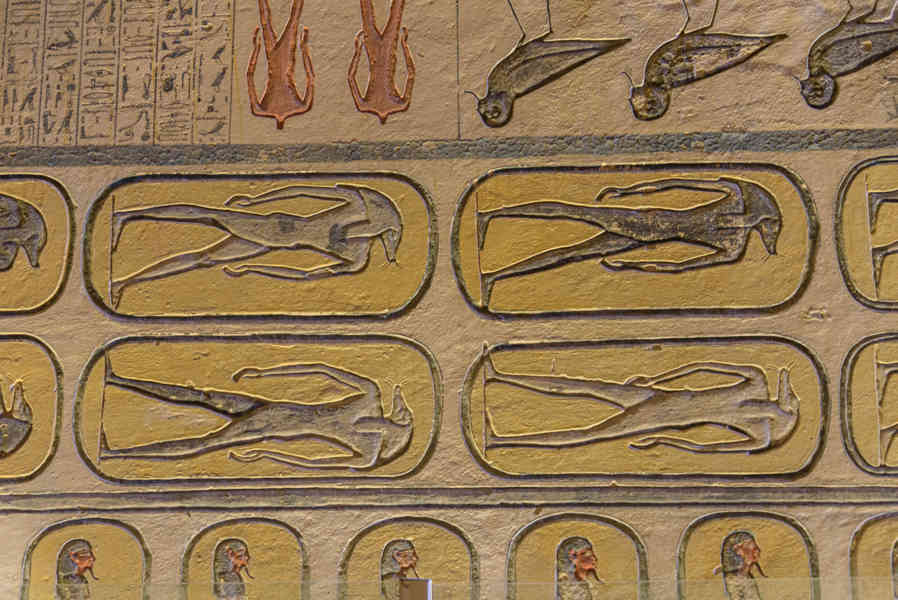 Egipto 240 - Valle de los Reyes - Tumba de Ramsés IX.jpg